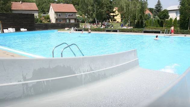 Tropické počasí láká k vodě: Kde a za kolik se ve Zlíně osvěžíte