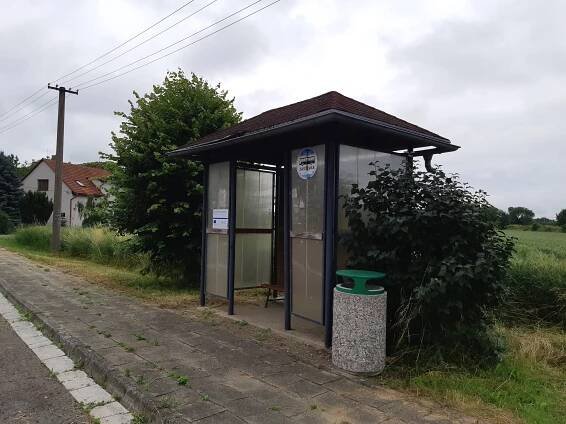 Autobusová zastávka Pohoří, železniční zastávka