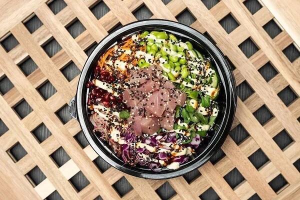 Poke bowl s tuňákem