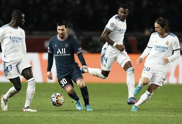 Futbalisti Realu Madrid prehrali na ihrisku PSG 0:1 v úvodnom zápase osemfinále Ligy majstrov. Víťazný...
