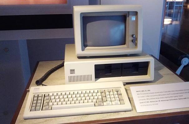 historie počítačů; pc;dějiny počítačů;IBM System 5150;