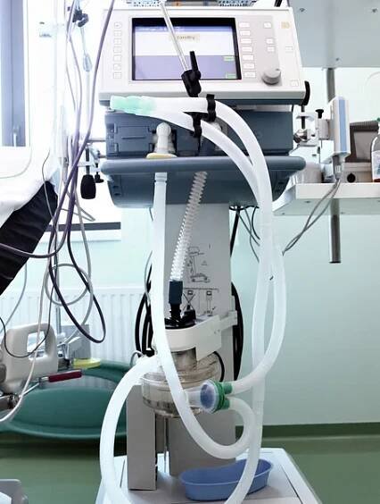Místo v JIP přístroj umělé plicní ventilace — Stock obrázek