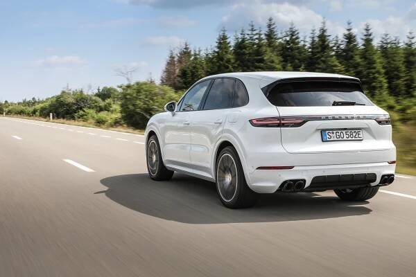 Řídili jsme nové nejsilnější Porsche Cayenne! Je to hybrid, ale elektřina mu přináší ještě víc rychlosti