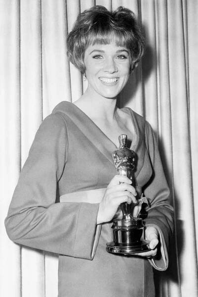 Julie Andrews, with her Best Actress Oscar for MARY POPPINS, 1965