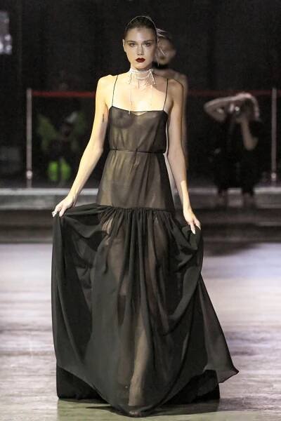Móda z pražského fashion weeku: To nejzajímavější z přehlídkového mola i červeného koberce