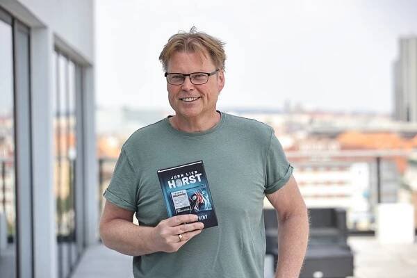 Děsivé anonymy chodily i jemu, odhalil Blesku obdivovaný autor Jørn Lier Horst