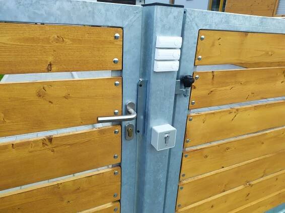Standardní brány – Bočan Wood & Steel – zámečnická výroba, kovové konstrukce