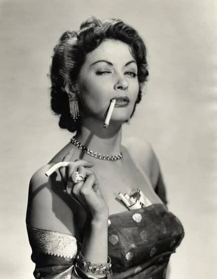 yvonne de carlo. .jpg
