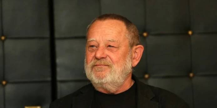 Václav Kotek byl dlouholetým manažerem a mluvčím Divadla Járy Cimrmana