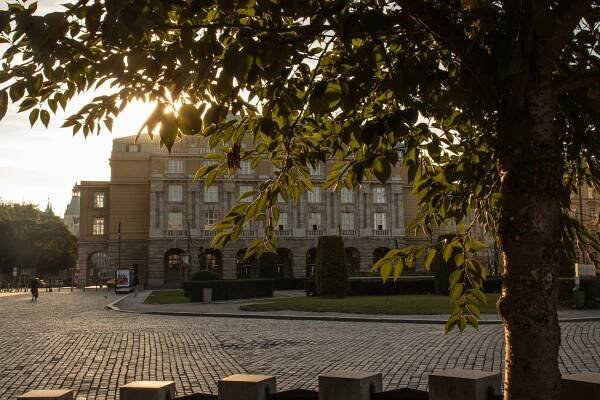 Dva vědecké kolektivy z FF UK obdržely podporu v soutěži Univerzitních výzkumných center UNCE | Filozofická fakulta Univerzity