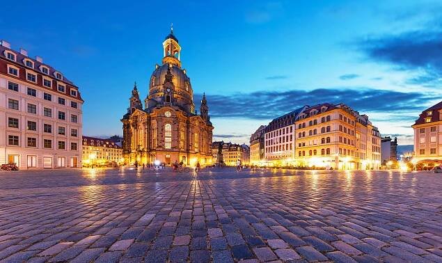 Večerní pohled na Frauenkirche