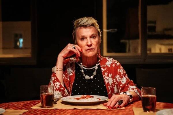 FOTO: Simona Peková ve filmu Přišla v noci. Je opravdu děsivá. – stránka 1