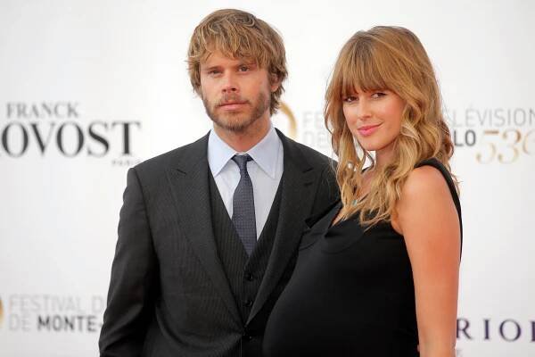 Eric Christian Olsen and Sarah Wright