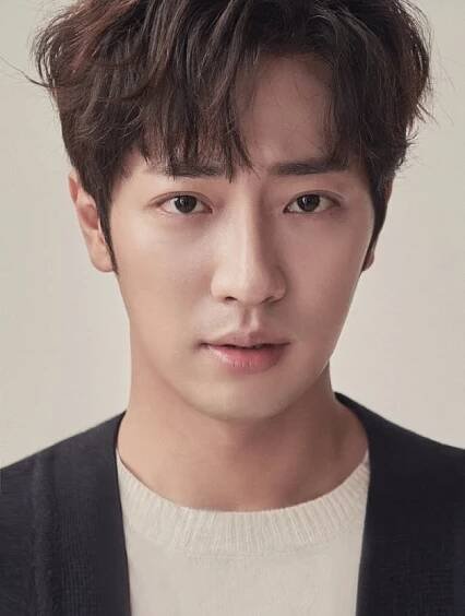 Lee Sang-Yeob-1983-p1.jpg