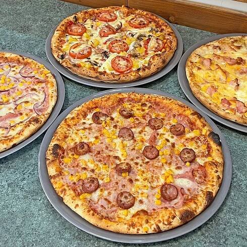 Velká pizza dle vlastního výběru pro 1-2 osoby - Obrázek 2
