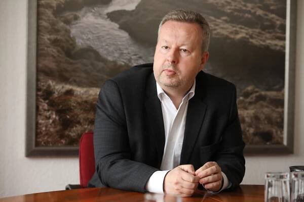 Ministr životního prostředí Richard Brabec zůstane po kolapsu, který ho postihl v noci na pátek, týden...