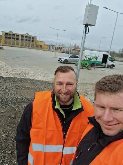 Zkrachoval a začal jinak. Teď staví ploty, provozuje farmapark a podporuje školu