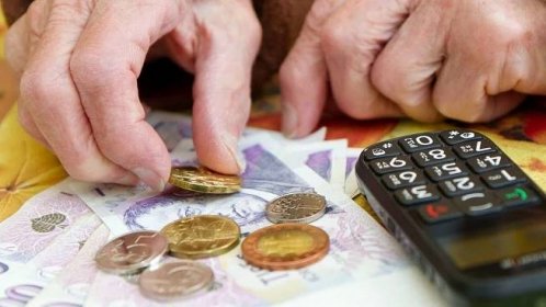 Průměrný důchod překročil hranici 15 tisíc korun - Novinky
