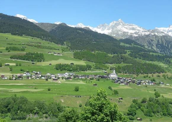 Soubor:Sumvitg Juni 2010.jpg – Wikipedie