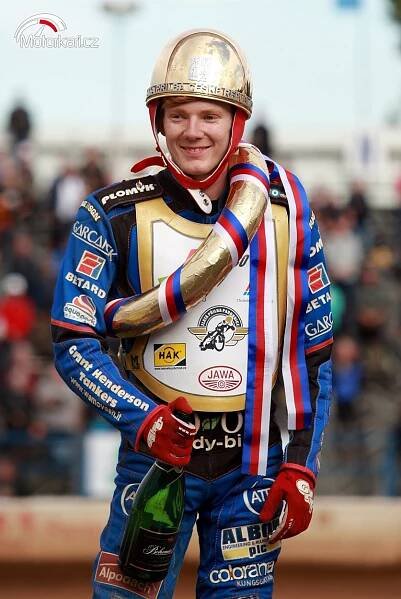 Fotogalerie 74. Zlatá přilba města Pardubic v obrazech | Motorkáři.cz