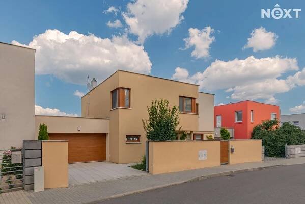 Prodej rodinného domu, 280 m2