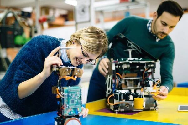 Geleceğin Meslekleri: Robotik ve Yazılım - Baltık Yurtdışı Eğitim Danışmanlık