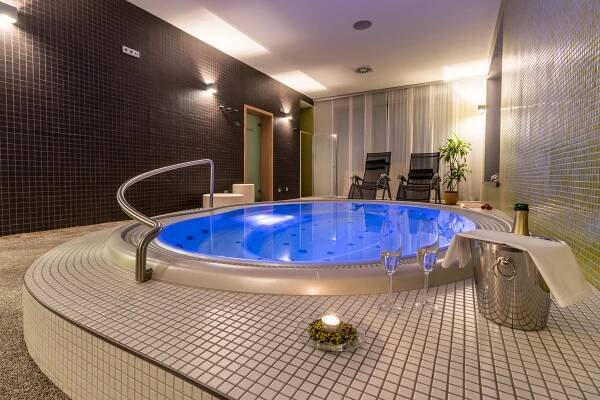 Pronájem prostor pro firemní konference od 350 Kč Bořetice Hotel Kraví hora • Firmy.cz