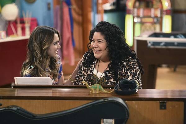 Austin a Ally - Série 4 - Buzzcuts & Beginnings - Z filmu - Laura Marano, Raini Rodriguez