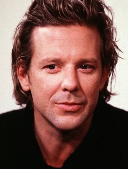 Mickey Šourke nebo Mickey Rourke? Obří boulí v rozkroku herec rozdováděl fanynky