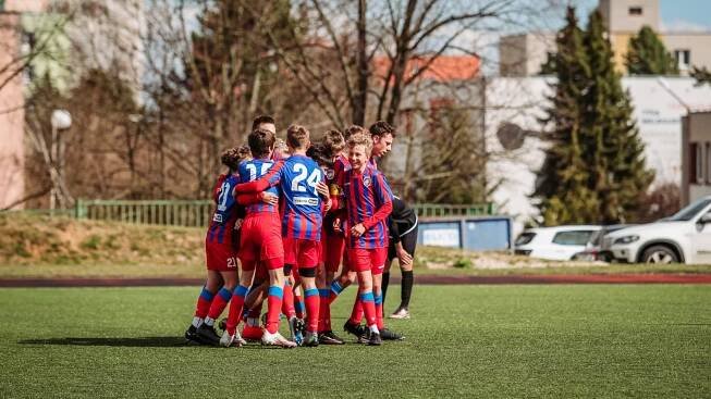 Výsledkový servis mládeže a žen: Dramata i debakly