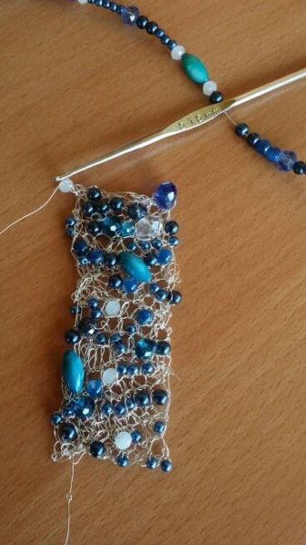Pin di Ayfer Yılmaz su boncuklu bileklikler | Gioielli all'uncinetto, Gioielli di stilisti, Gioielleria artigianale