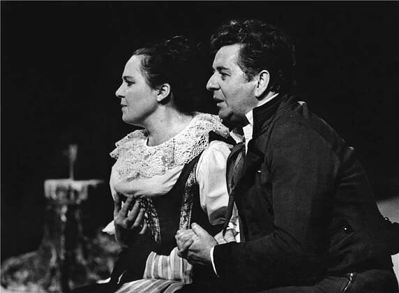 Vojnarka - 12.04.1973, Blažena Holišová (Madlena Vojnarová), Jiří Vala (Antonín Havel) Foto: Jaromír Svoboda