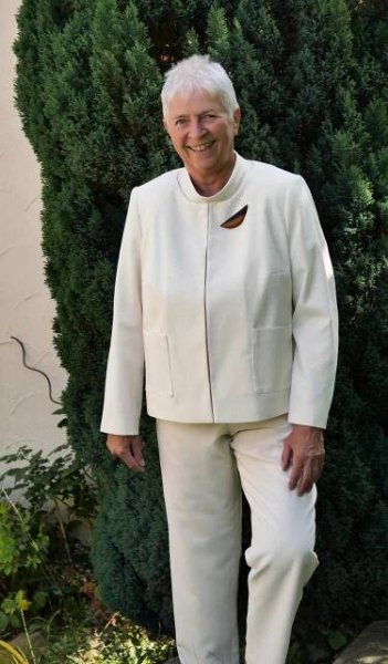 Festliche Kombination im sportlich-eleganten Stil