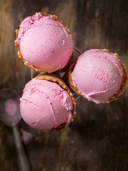Homemade Strawberry Yogurt Ice Cream