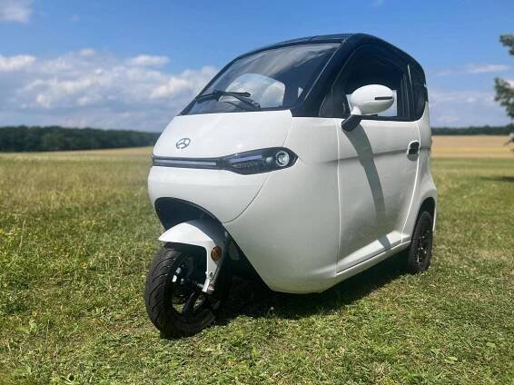 Leramotors Elektrická tříkolka s kapotou, lze řídit i bez ŘP