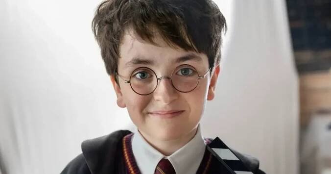 Seriálový Harry Potter se představuje na první fotce z natáčení