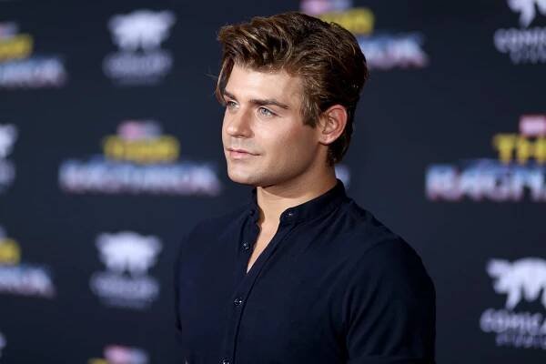 The World Premiere of Marvel Studios' "Thor: Ragnarok" at the El Capitan Theatre on October 10, 2017 in Hollywood, California - Garrett Clayton - Thor: Ragnarok - Z akcí