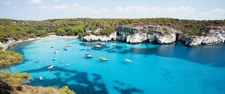 Krásný záliv Cala Macarella, ostrov Menorca