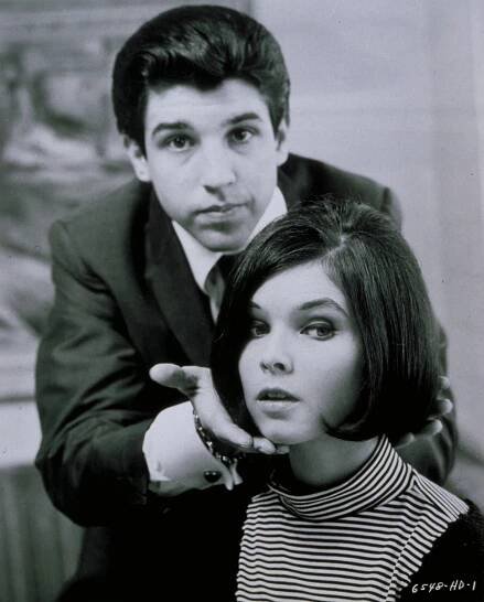 Jon Peters, Yvonne Craig - Párty na lyžích - Promo