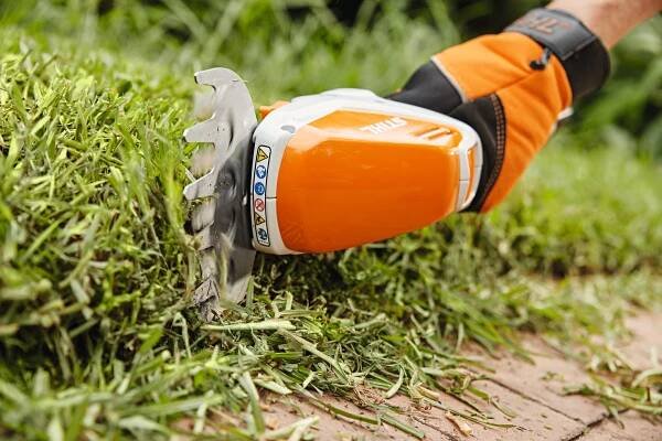 AKUMULÁTOROVÉ ZAHRADNÍ NŮŽKY STIHL HSA 26 SET