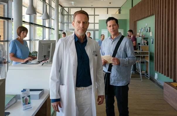 In aller Freundschaft - Kinderleicht - Z filmu - Julian Weigend, Thomas Koch