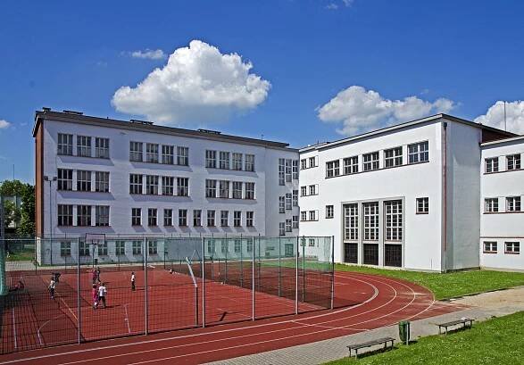 Měšťanské školy | Objekty | Královéhradecký architektonický manuál