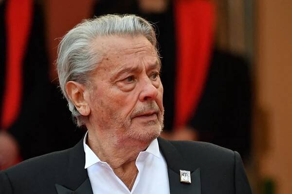 Les infos de 6h - Alain Delon sous "curatelle renforcée" : à Douchy, le soulagement des habitants