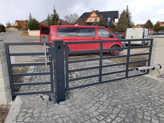 Brány, branky (i automatizace vjezdů) • Kovovýroba Pěnička s.r.o. - Kovovýroba Kroměříž, Zlín
