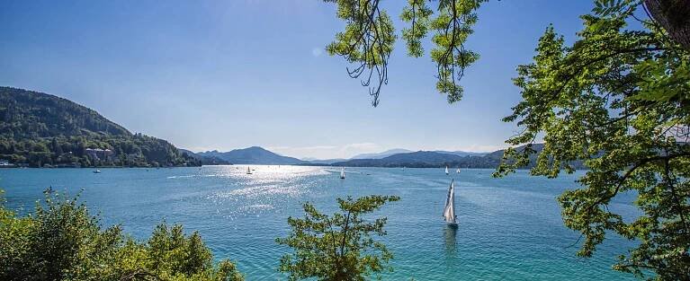 Wörthersee mit Segelbooten