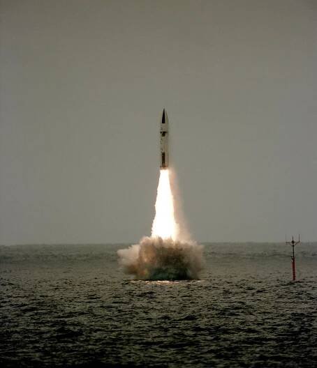 Soubor:Polaris missile launch from HMS Revenge (S27) 1983.JPEG – Wikipedie