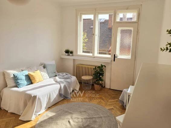 Pronájem bytu 1+kk, 28 m2 - Praha - Vinohrady - Keller Williams