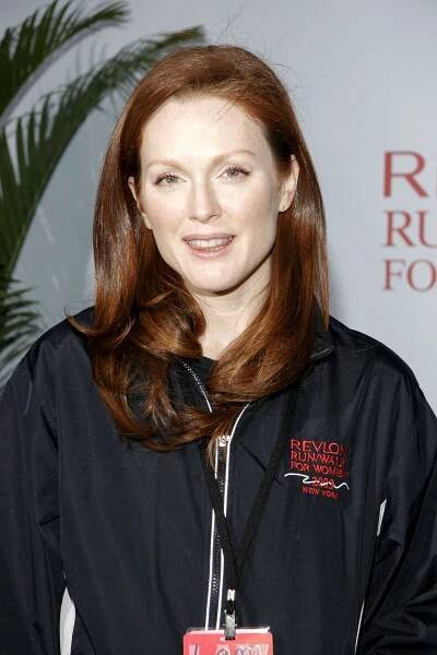 Jedině hnědá řasenka a stejný parfém už léta! Jak o sebe pečuje Julianne Moore? Vypadá rok od roku lépe