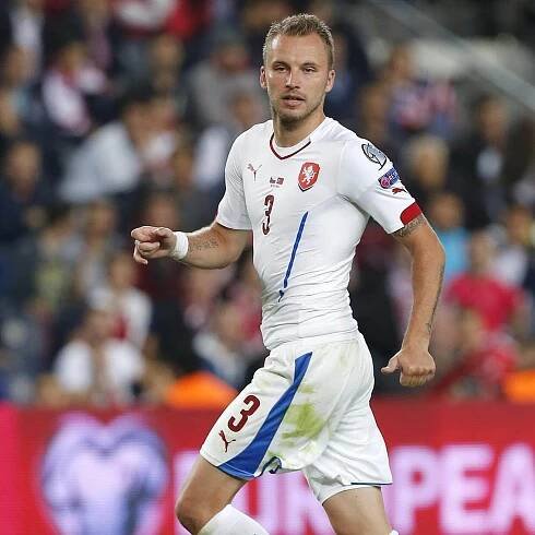 Reprezentační obránce Kadlec se vrací do Sparty