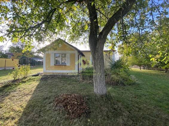 PRODÁNO!!! Prodej lukrativního pozemku se starším domkem, 30 km od Plzně v obci Břasy, okr. Rokycany. - Reality Fastová